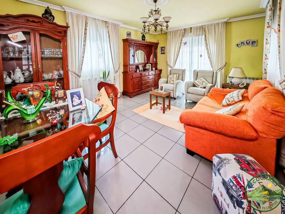 Sala d'estar de Casa o xalet en venda en Cacabelos amb Calefacció, Jardí privat i Terrassa