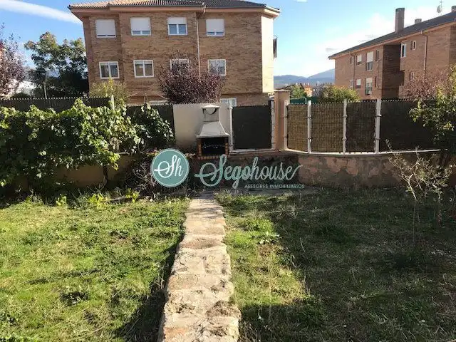 Flat for sale in Santa María la Real de Nieva  with Parquet flooring, Terrace and Storage room