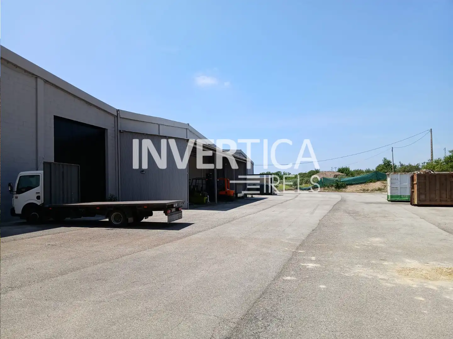 Vista exterior de Nave industrial de alquiler en Vallmoll con Calefacción y Alarma