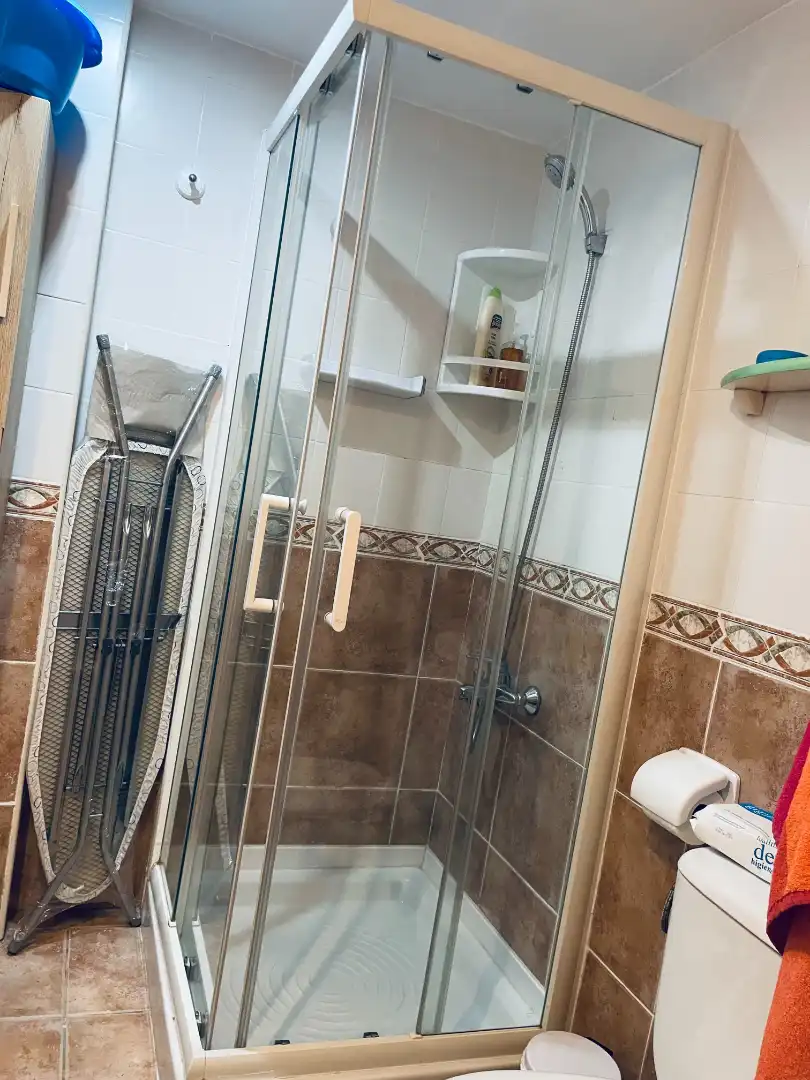 Baño de Piso en venta en Arona con Terraza, Amueblado y Piscina comunitaria