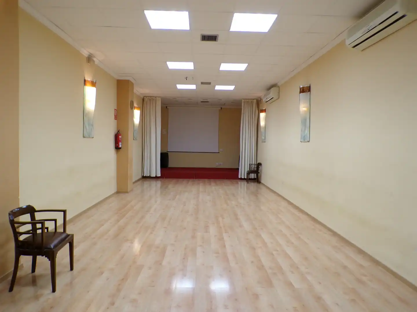 Office for sale in Valencia  with Air Conditioner, Heating and Internet