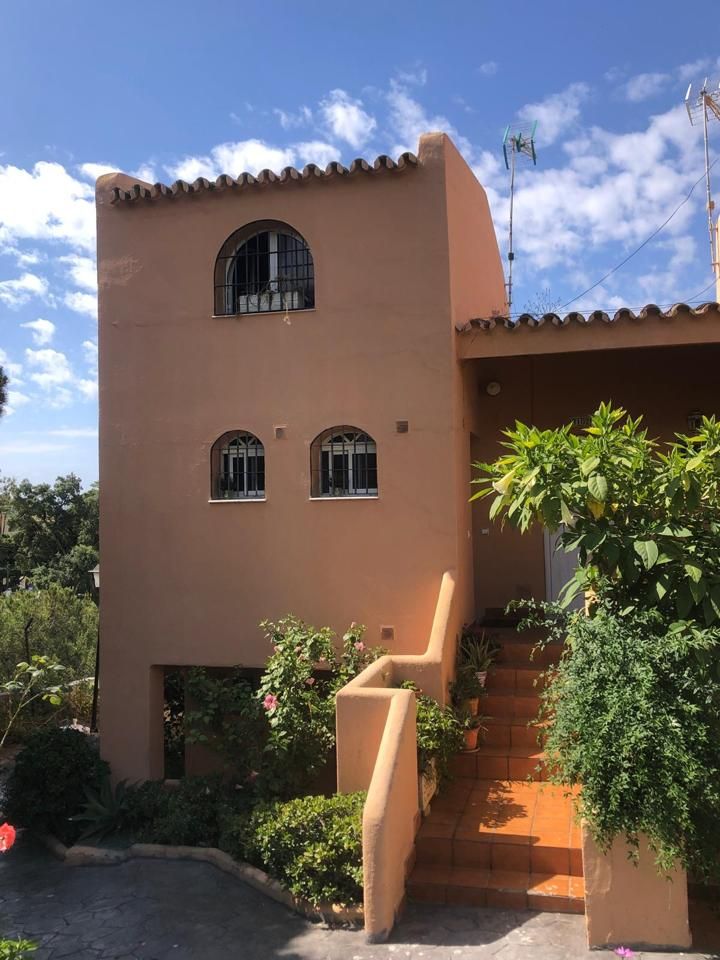 Vista exterior de Planta baixa en venda en Estepona amb Aire condicionat, Moblat i Piscina comunitària
