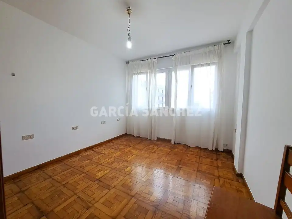Schlafzimmer von Wohnung zum Verkauf in Boiro
