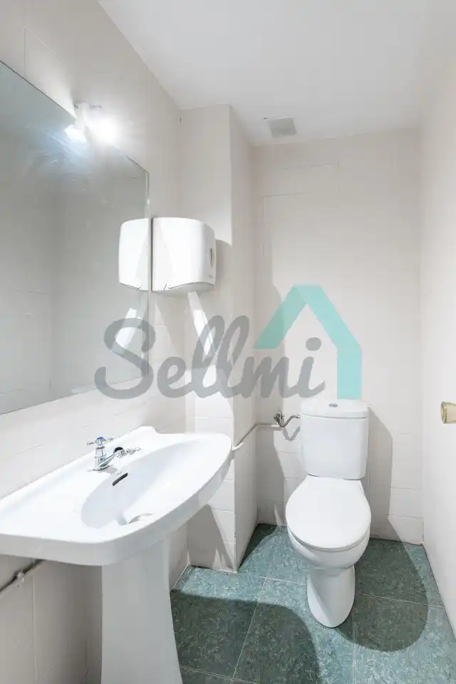 Local comercial de lloguer a Baldomero Fernández, imagen 13