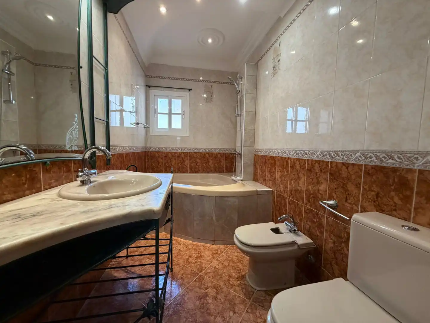 Bathroom of Flat for sale in Mijas  with Air Conditioner, Heating and Terrace