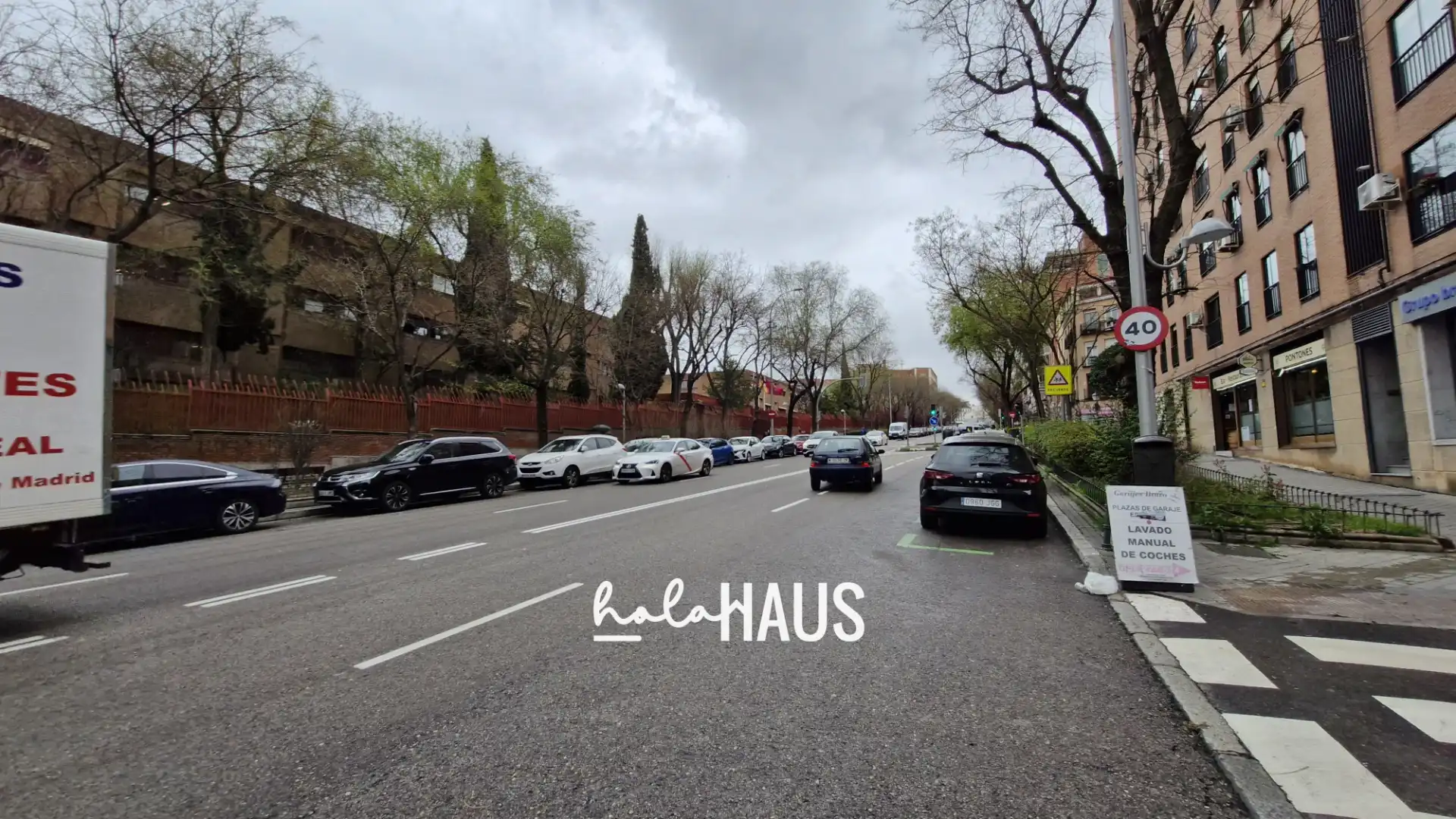 Außenansicht von Fabrikhallen zum Verkauf in Madrid