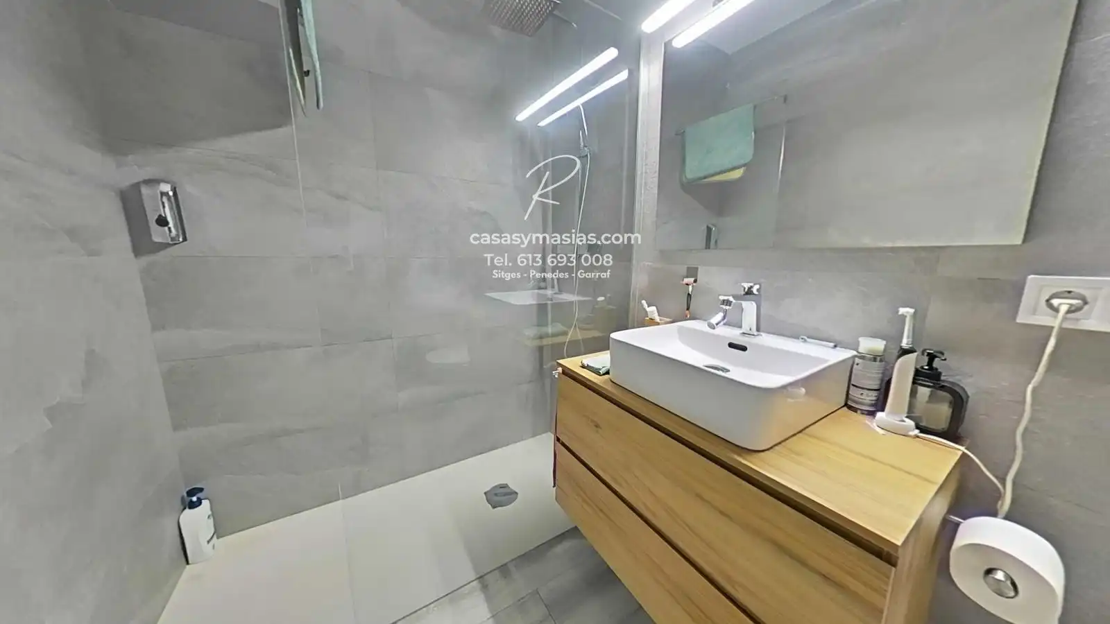 Baño de Casa o chalet en venta en Vallirana con Aire acondicionado, Calefacción y Jardín privado