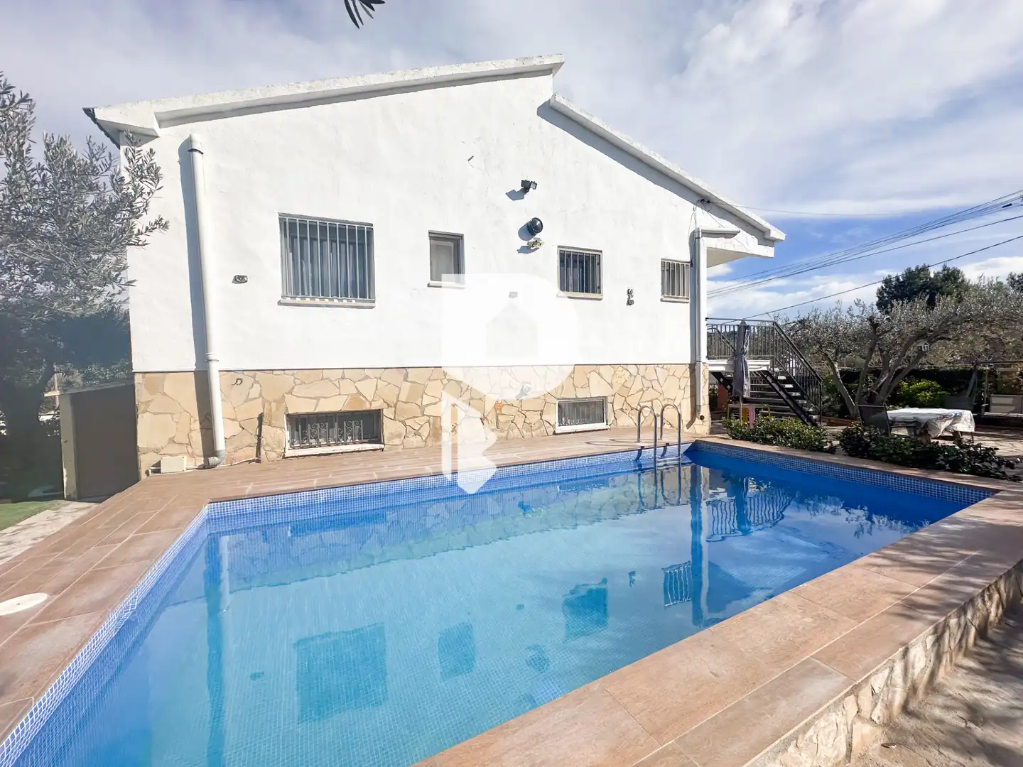 Piscina de Casa o xalet en venda en Esparreguera amb Aire condicionat, Calefacció i Jardí privat