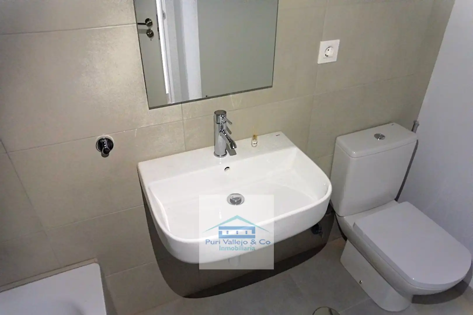 Baño de Piso de alquiler en Córdoba con Aire acondicionado, Terraza y Trastero