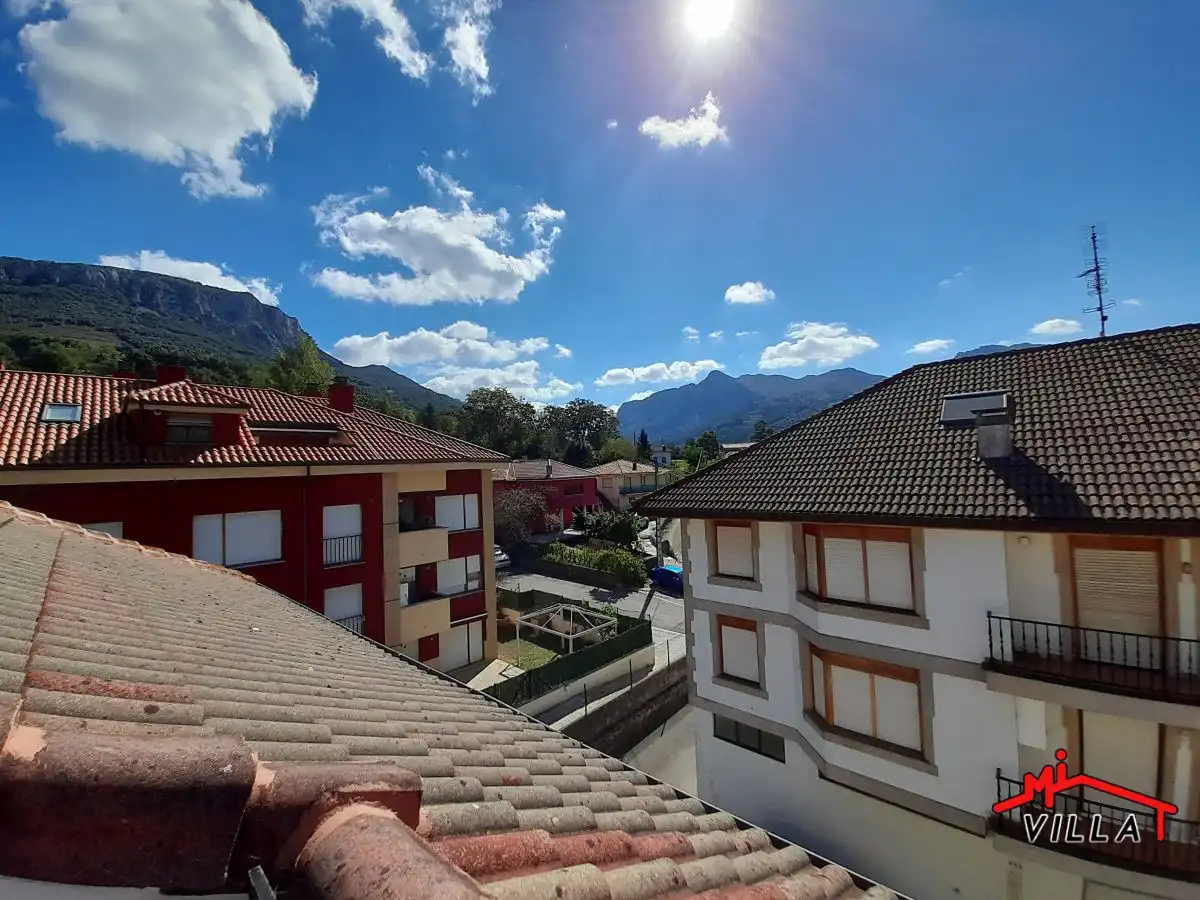 Vista exterior de Piso en venta en Ramales de la Victoria con Calefacción y Terraza