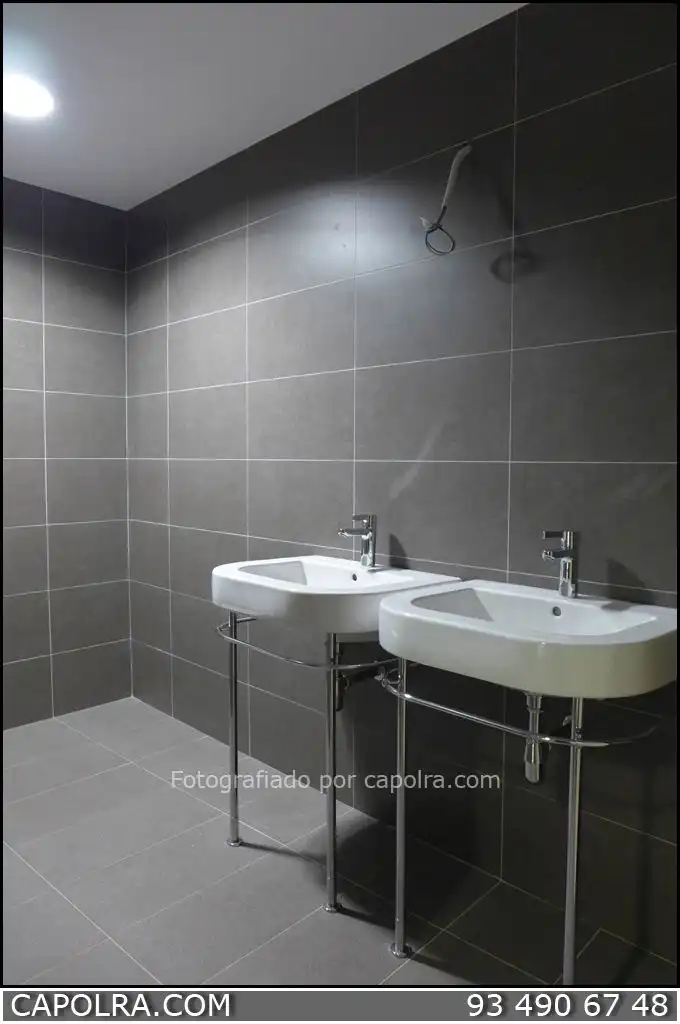 Badezimmer von Gebäude zur Miete in Barcelona