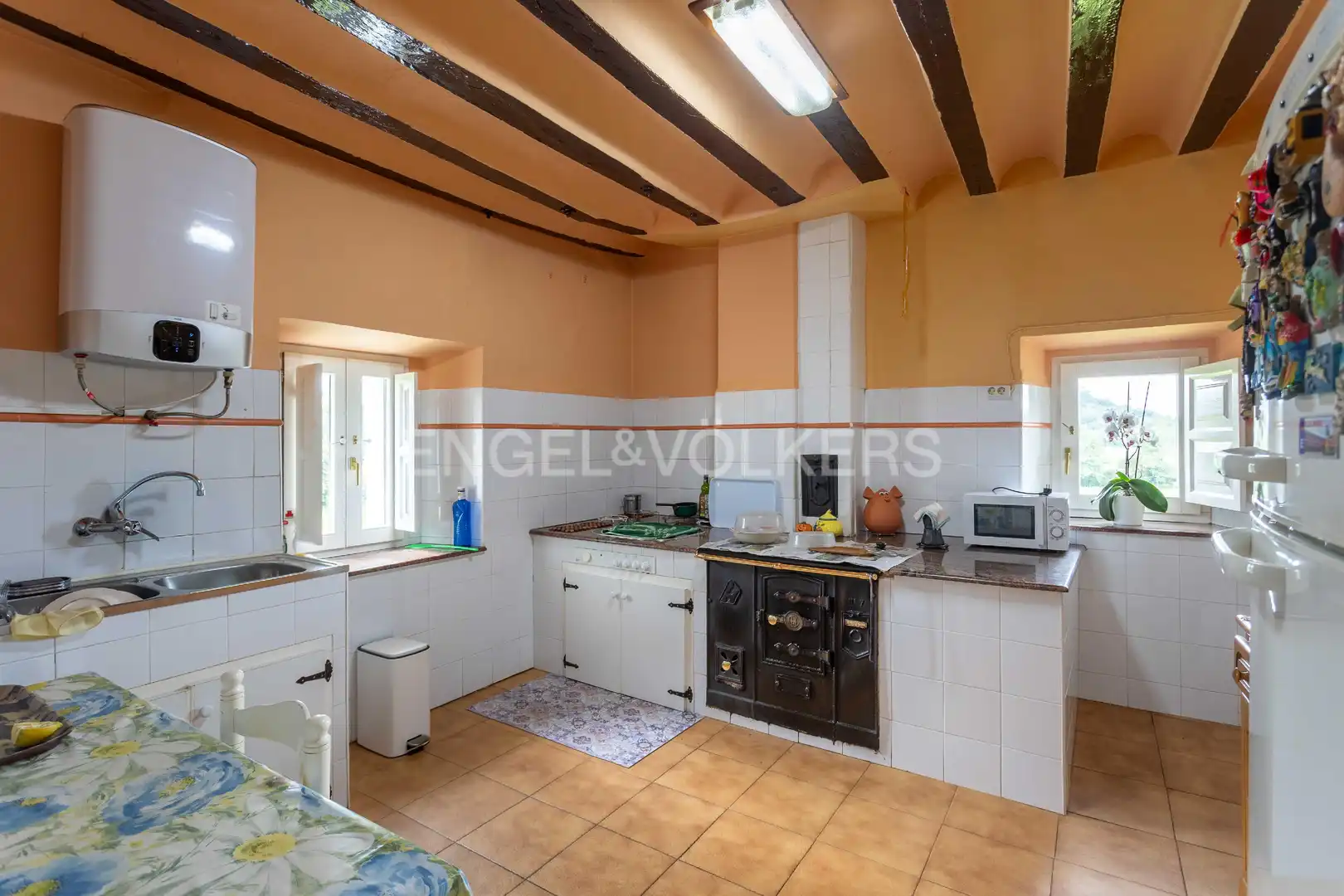 Cocina de Finca rústica en venta en Entrambasaguas con Calefacción, Jardín privado y Balcón