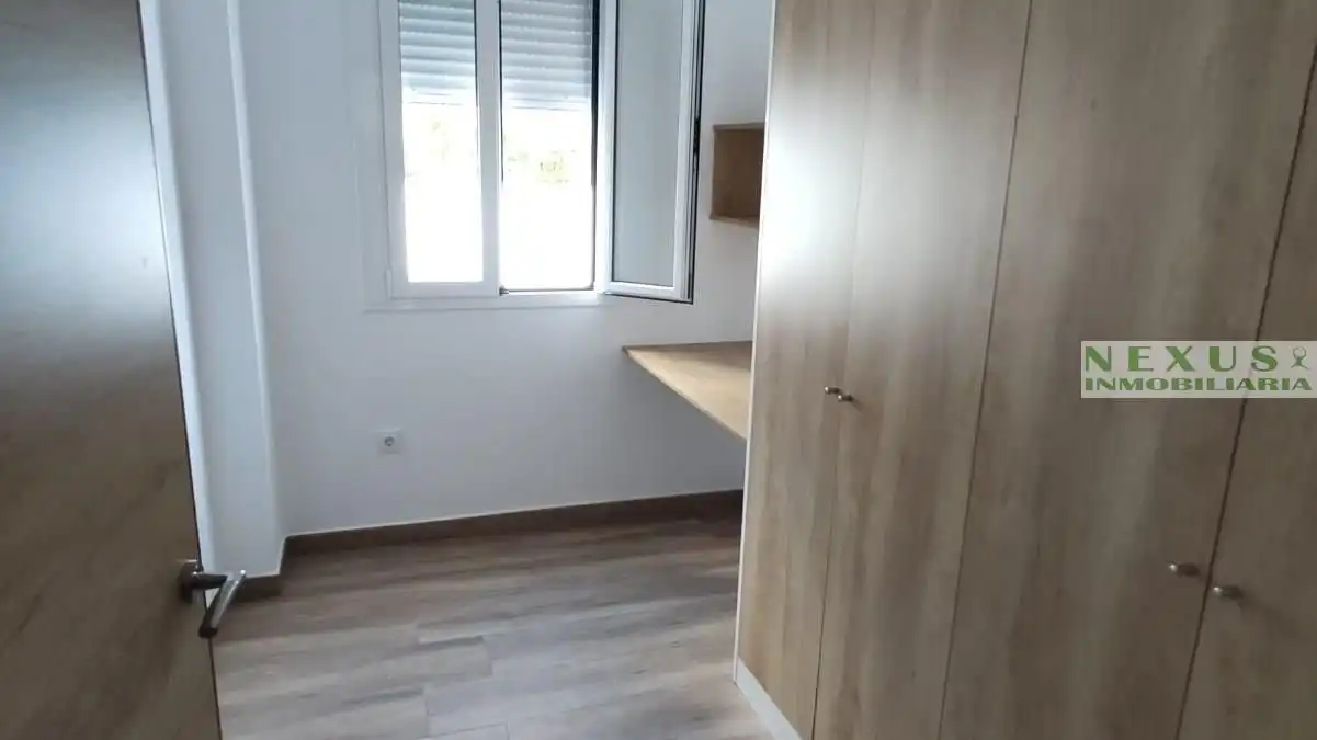 Dormitori de Apartament de lloguer en Cáceres amb Aire condicionat, Calefacció i Moblat