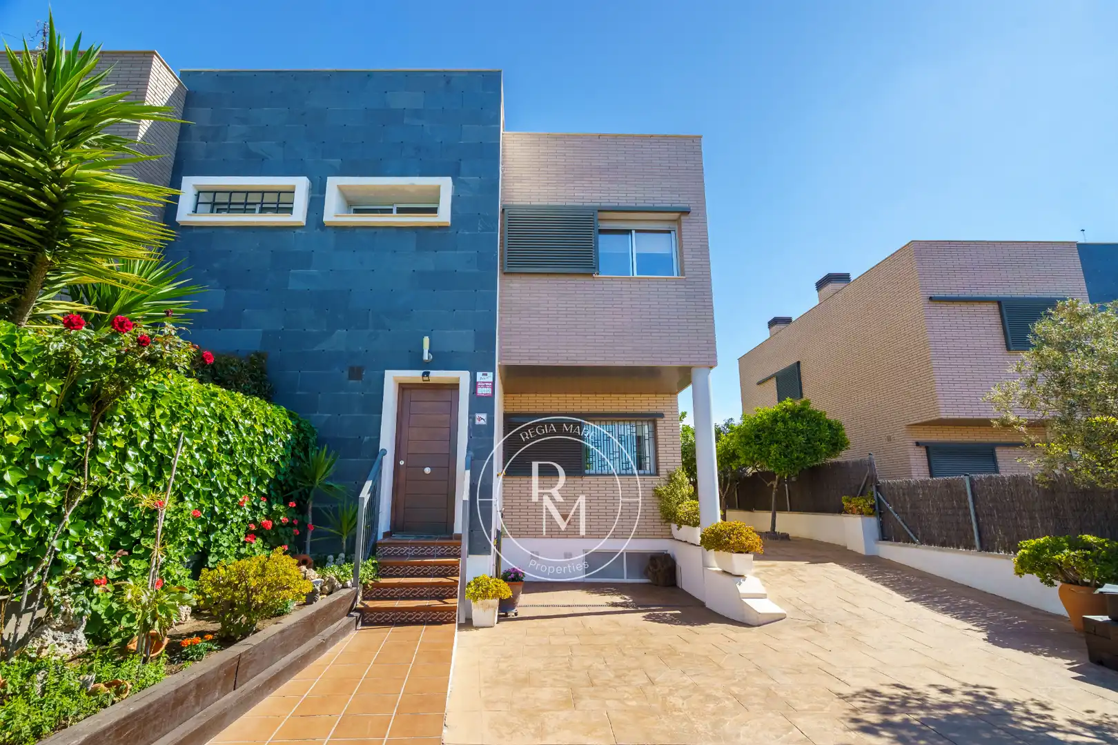 Vista exterior de Casa adosada en venta en Roda de Berà con Aire acondicionado, Calefacción y Jardín privado