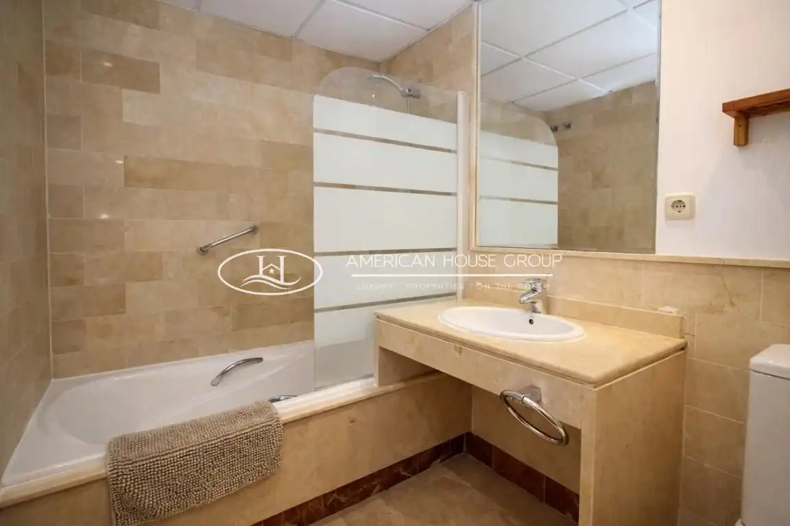 Bany de Apartament en venda en Marbella amb Terrassa, Traster i Moblat
