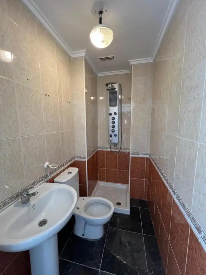 Badezimmer von Wohnung zur Miete in Madrid