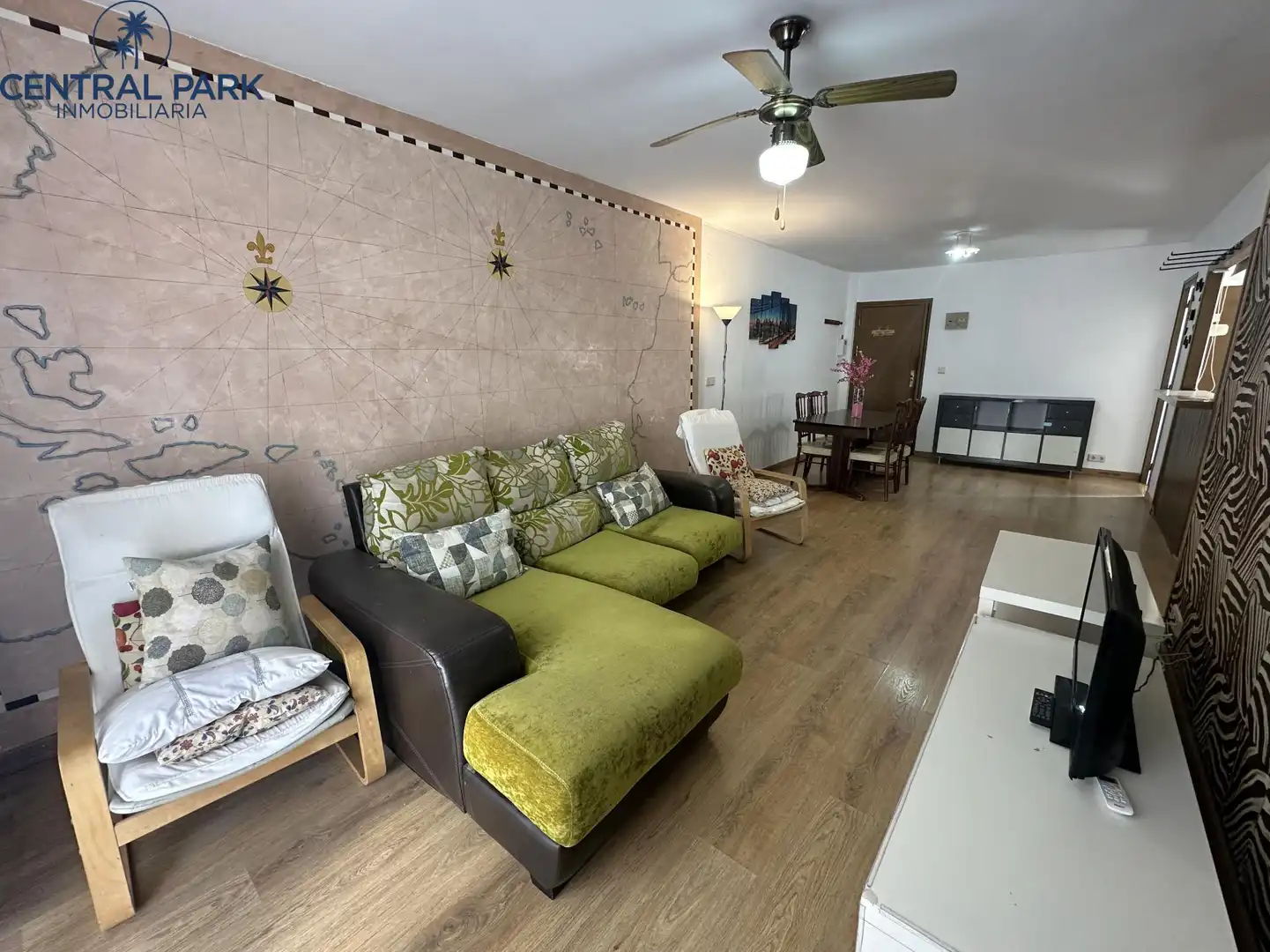 Sala d'estar de Apartament en venda en Salou amb Aire condicionat, Terrassa i Moblat