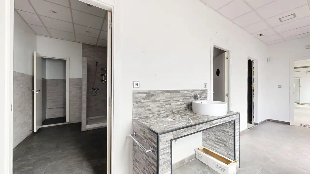 Bathroom of Commercial properties for rent in Madrid  with Air Conditioner