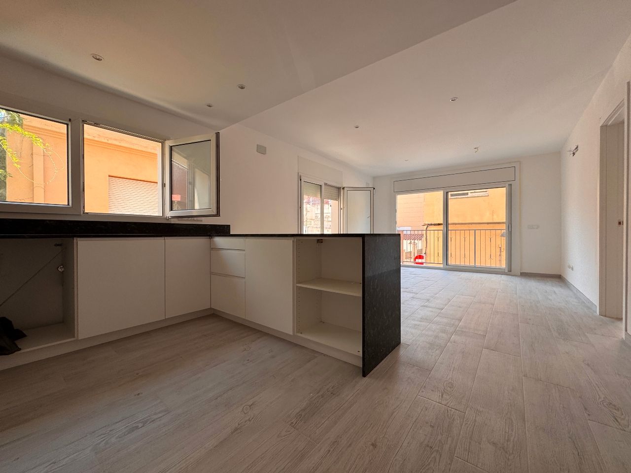 Kitchen of Flat for sale in Palamós  with Air Conditioner, Parquet flooring and Balcony