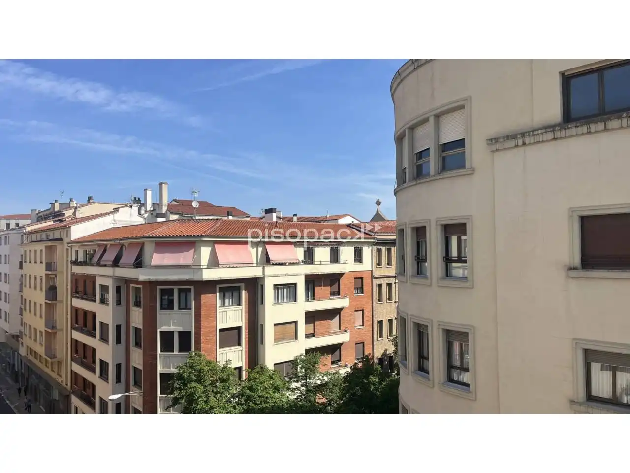 Vista exterior de Pis en venda en  Pamplona / Iruña amb Parquet, Terrassa i Alarma