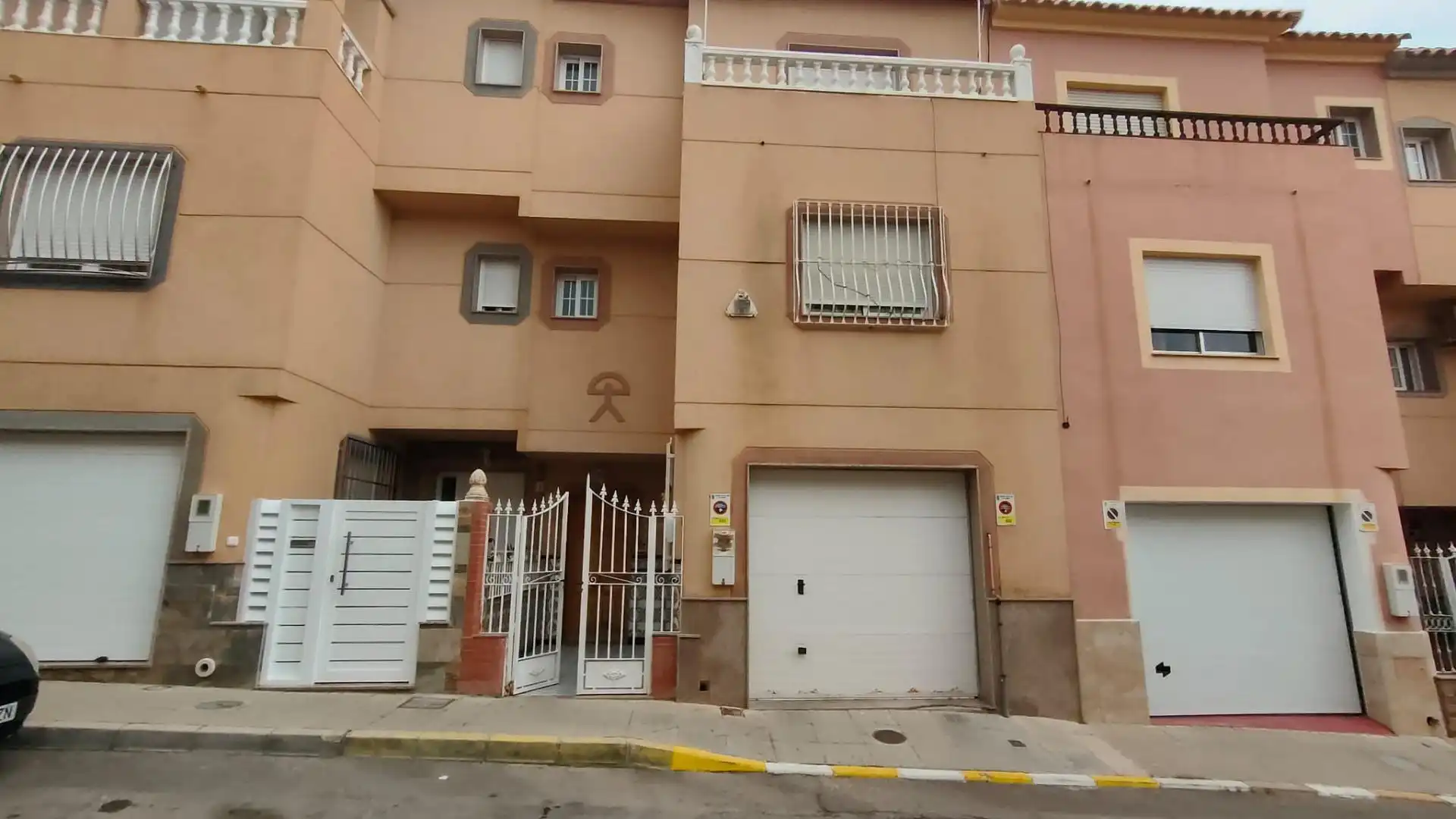 Vista exterior de Casa adosada en venta en El Ejido
