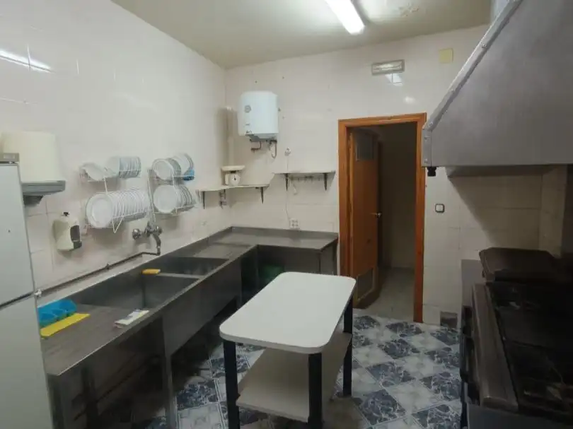 Cuina de Local en venda en Caravaca de la Cruz amb Aire condicionat, Moblat i Alarma