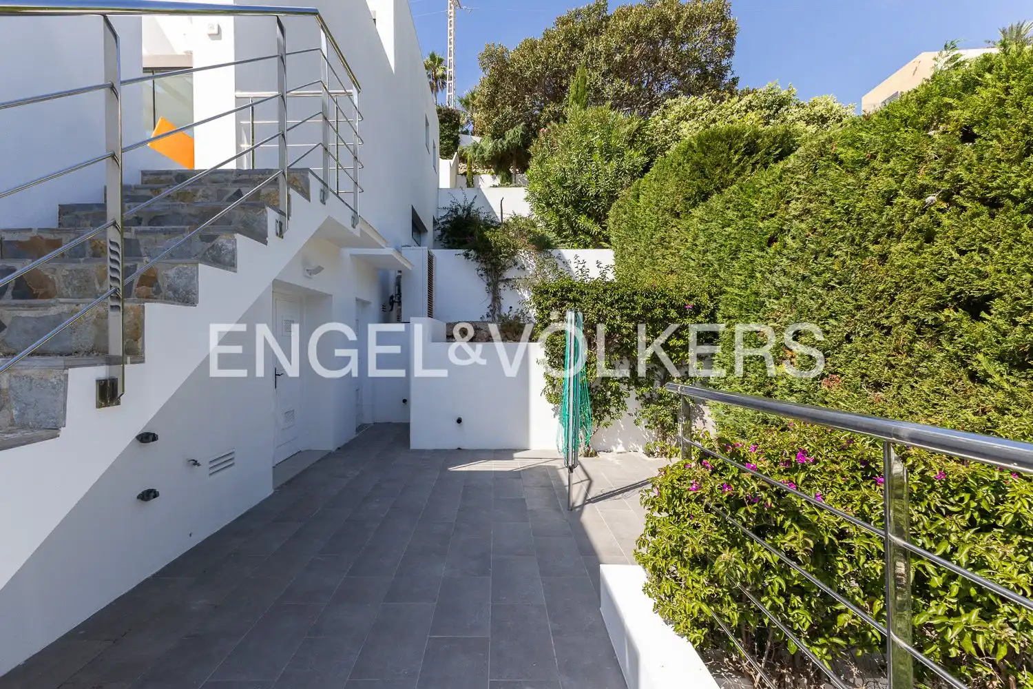 Vista exterior de Casa o xalet en venda en Jávea / Xàbia amb Aire condicionat, Calefacció i Jardí privat