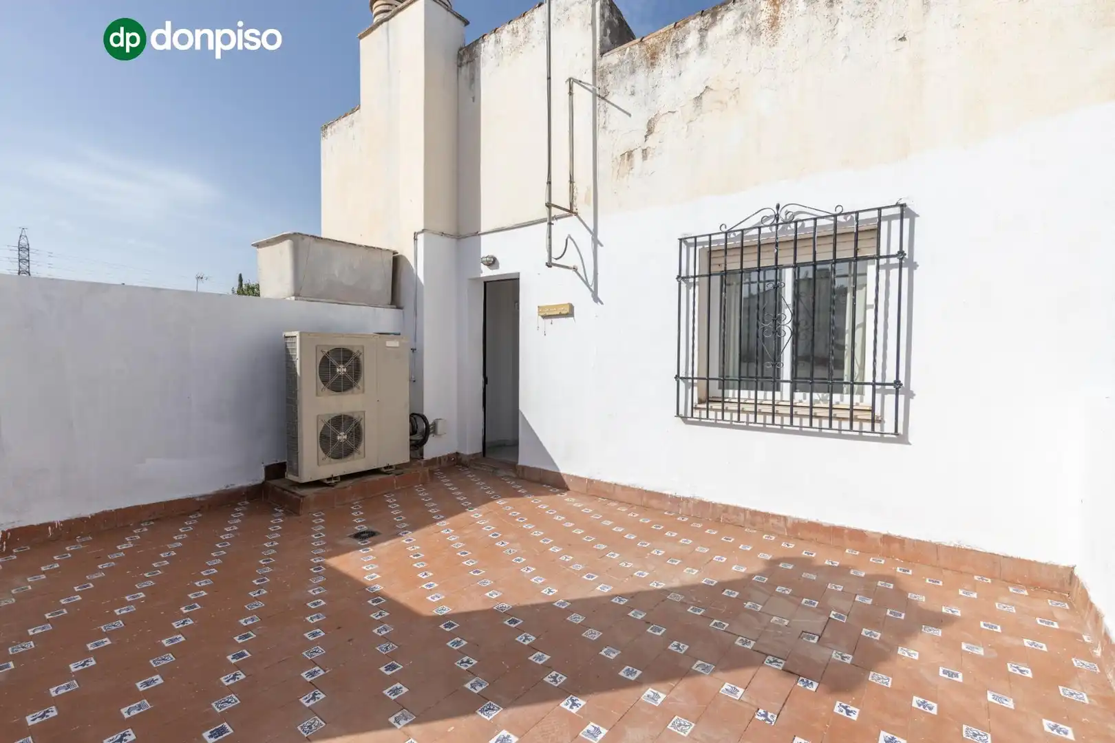 Terrasse von Einfamilien-Reihenhaus zum Verkauf in Granada mit Heizung, Terrasse und Abstellraum