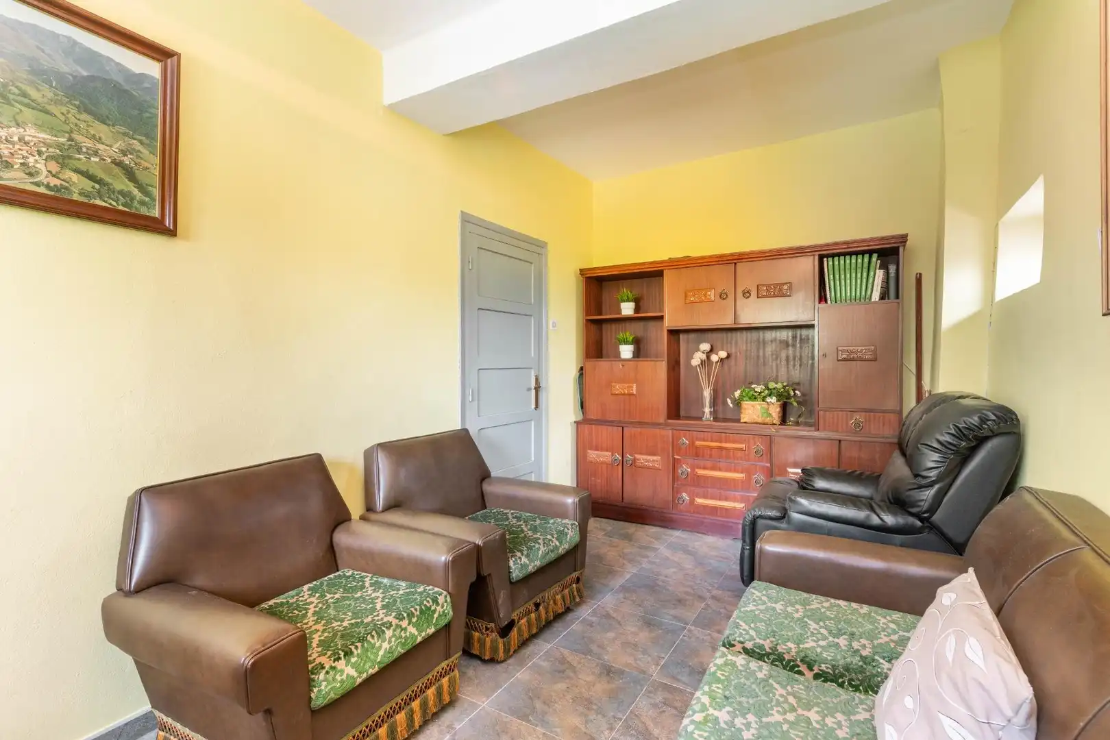 Sala d'estar de Casa o xalet en venda en Lena amb Calefacció, Terrassa i Traster