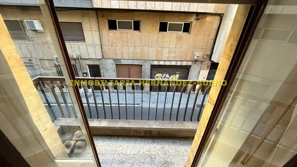 Außenansicht von Wohnung zur Miete in Salamanca mit Heizung, Möbliert und Balkon