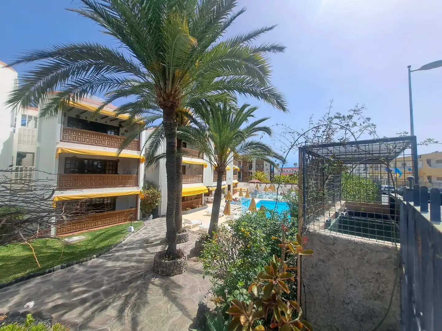 Außenansicht von Geschaftsraum zum Verkauf in San Bartolomé de Tirajana mit Klimaanlage, Heizung und Terrasse