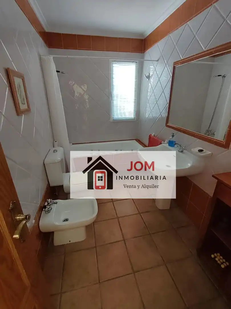 Bany de Casa o xalet en venda en Albacete amb Aire condicionat, Calefacció i Jardí privat