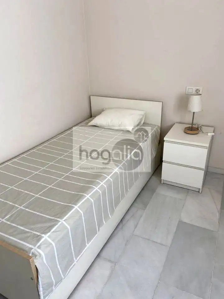 Bedroom of Flat for rent in Sevilla  with Air Conditioner, Terrace and Furnished