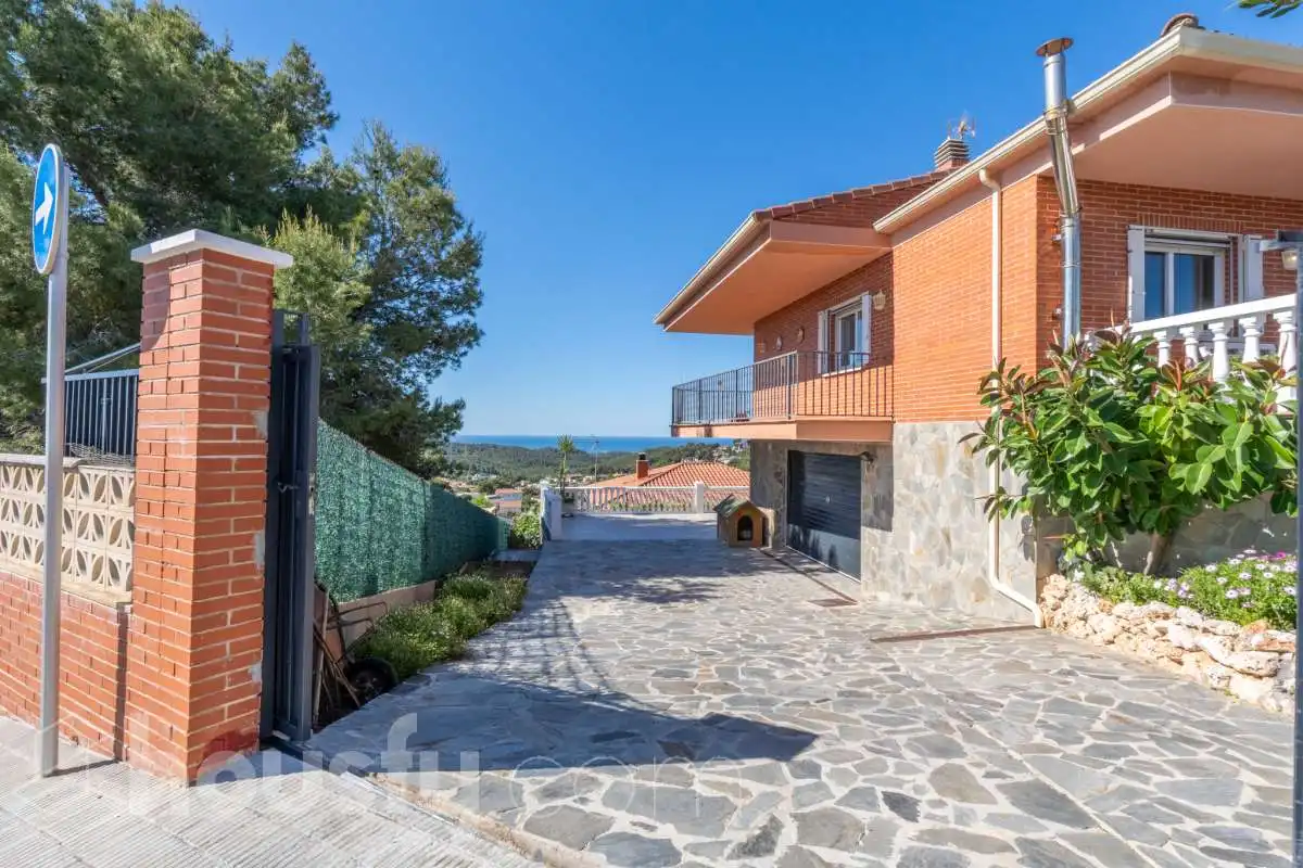 Vista exterior de Casa o chalet en venta en Cunit con Calefacción, Jardín privado y Terraza