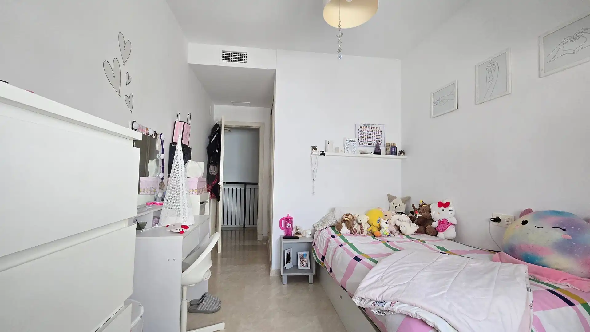 Dormitori de Dúplex en venda en Estepona amb Aire condicionat, Jardí privat i Terrassa