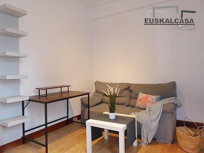 Sala d'estar de Pis en venda en Bilbao  amb Moblat