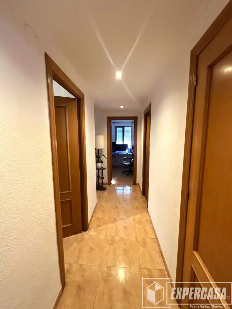 Flat for sale in Valencia  with Air Conditioner
