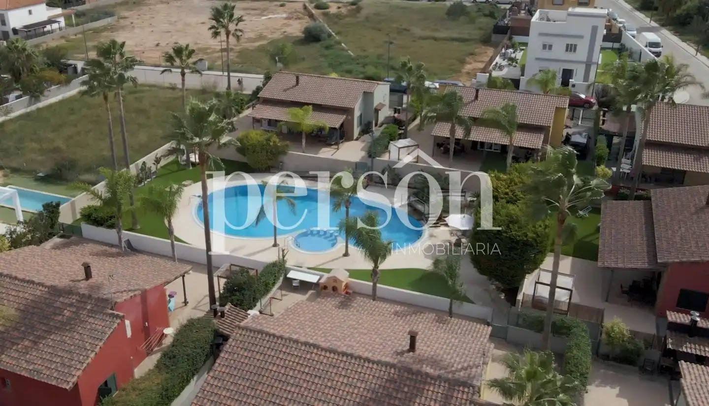 Villa con piscina in affitto a Riba-roja de Túria, imagen 11