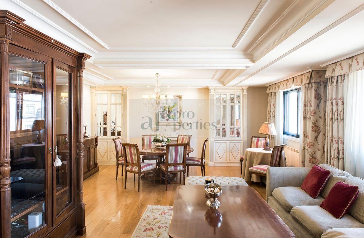 Sala d'estar de Àtic en venda en Vigo  amb Aire condicionat, Calefacció i Parquet