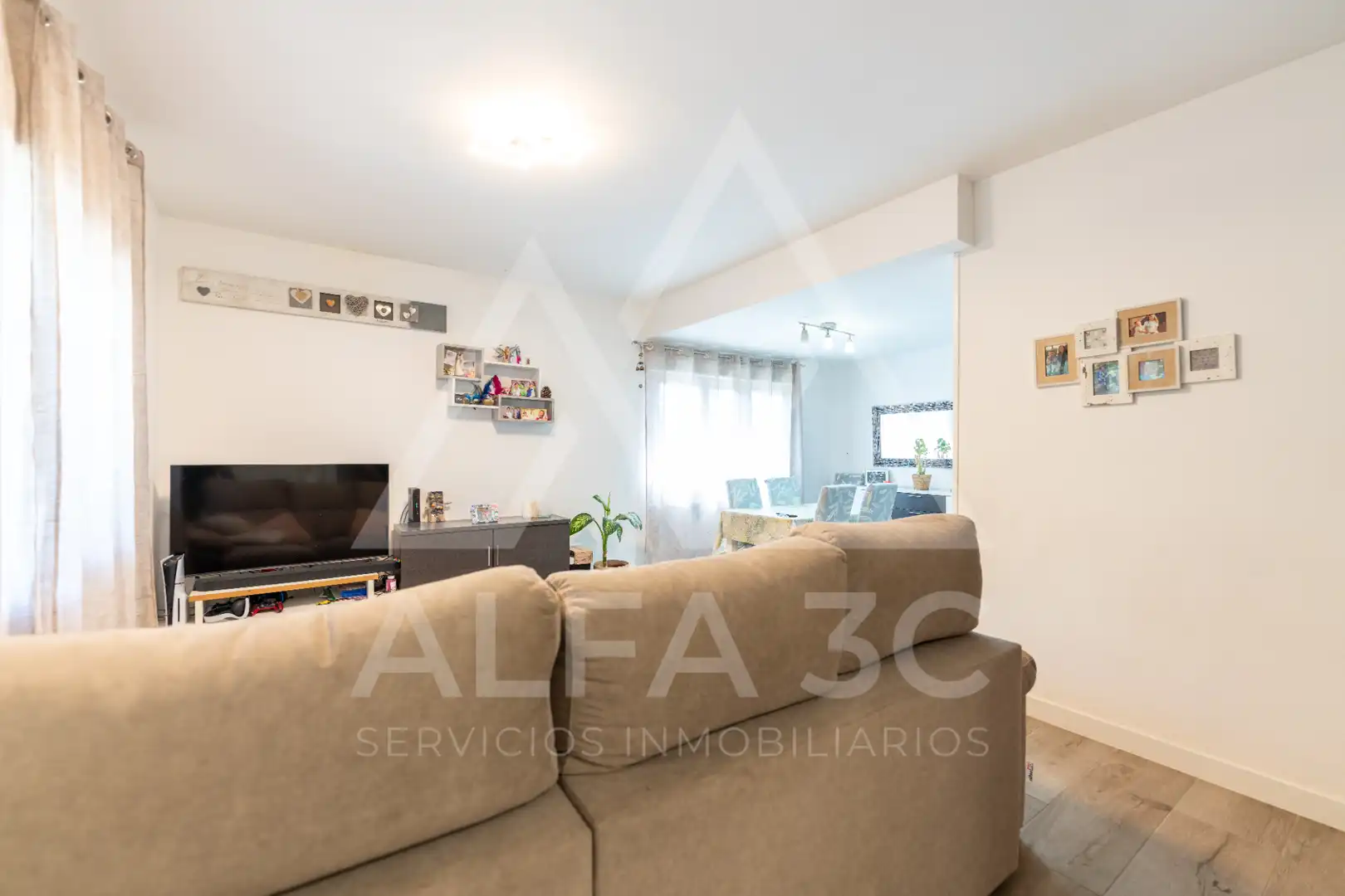 Sala d'estar de Casa adosada en venda en Pedrezuela amb Jardí privat, Terrassa i Traster