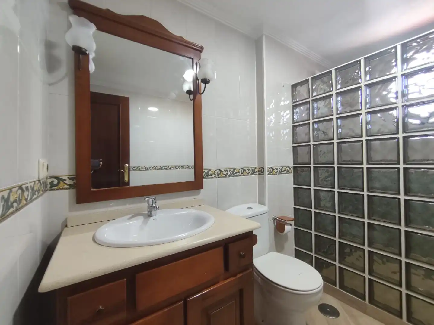 Badezimmer von Haus oder Chalet zum Verkauf in Gines mit Klimaanlage, Heizung und Schwimmbad