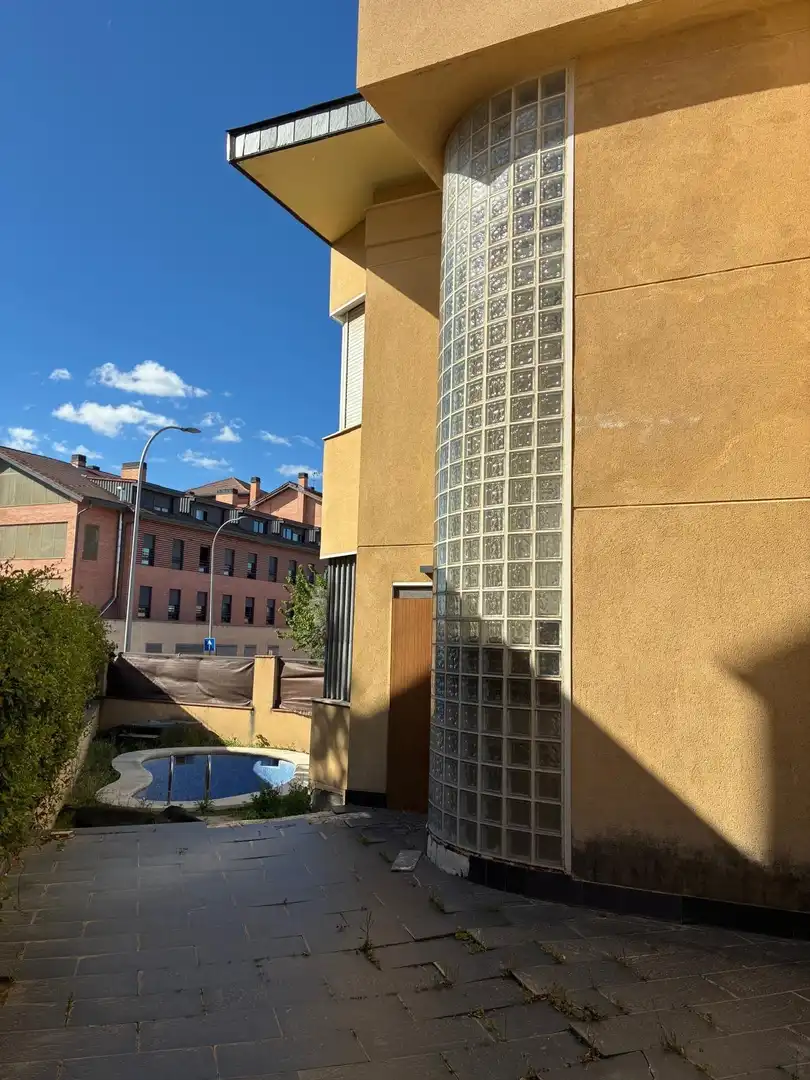 Vista exterior de Casa o chalet en venta en Madrid con Jardín privado, Terraza y Piscina