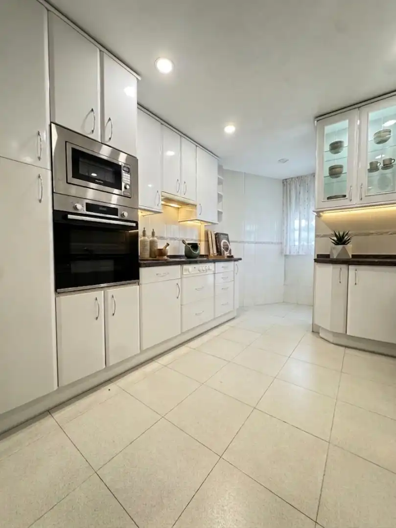 Kitchen of Flat for sale in Madrid  with Parquet flooring, Storage room and Furnished