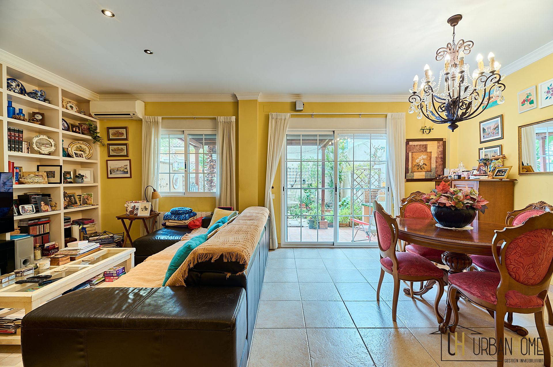 Sala de estar de Casa adosada en venta en Rocafort con Aire acondicionado, Calefacción y Balcón