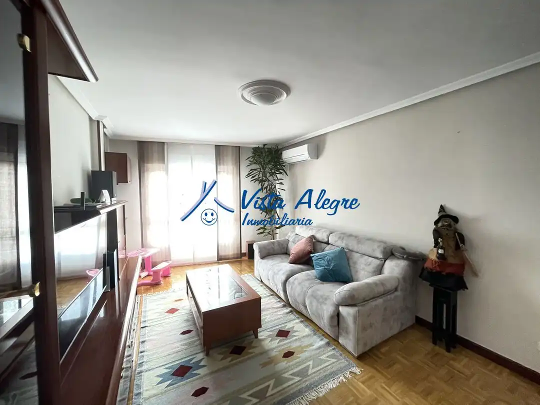 Sala de estar de Piso en venta en Haro con Calefacción, Parquet y Terraza