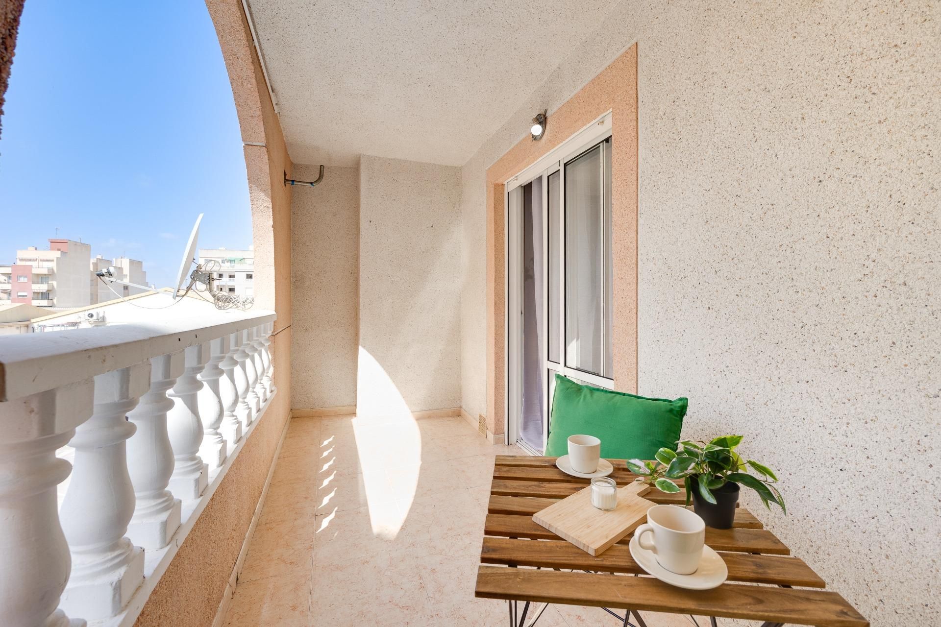 Terraza de Apartamento en venta en Torrevieja con Terraza y Piscina comunitaria