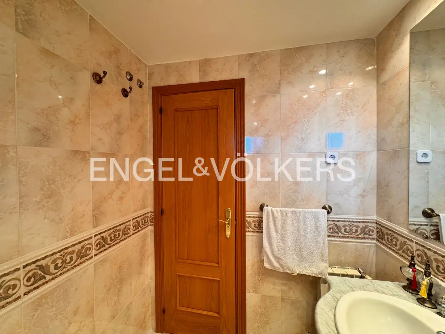 Baño de Ático de alquiler en Majadahonda con Aire acondicionado, Calefacción y Jardín privado