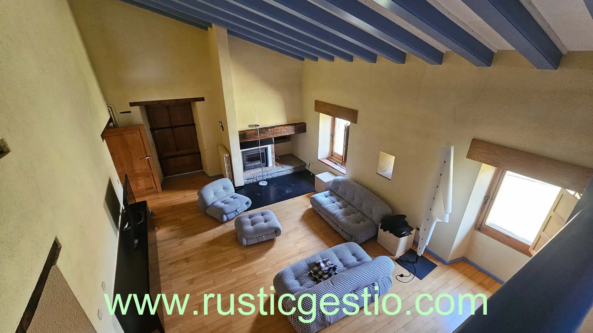 Wohnzimmer von Country house zum Verkauf in La Vall d'en Bas mit Heizung, Privatgarten und Parkett