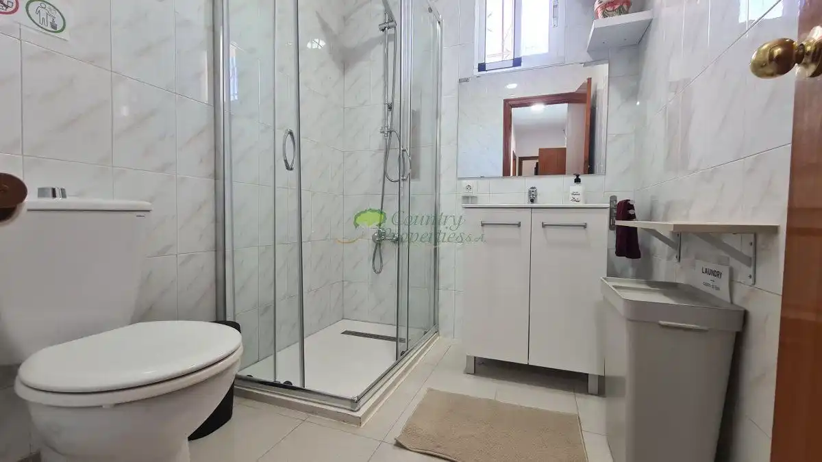 Baño de Finca rústica en venta en Vélez-Málaga con Aire acondicionado, Jardín privado y Terraza