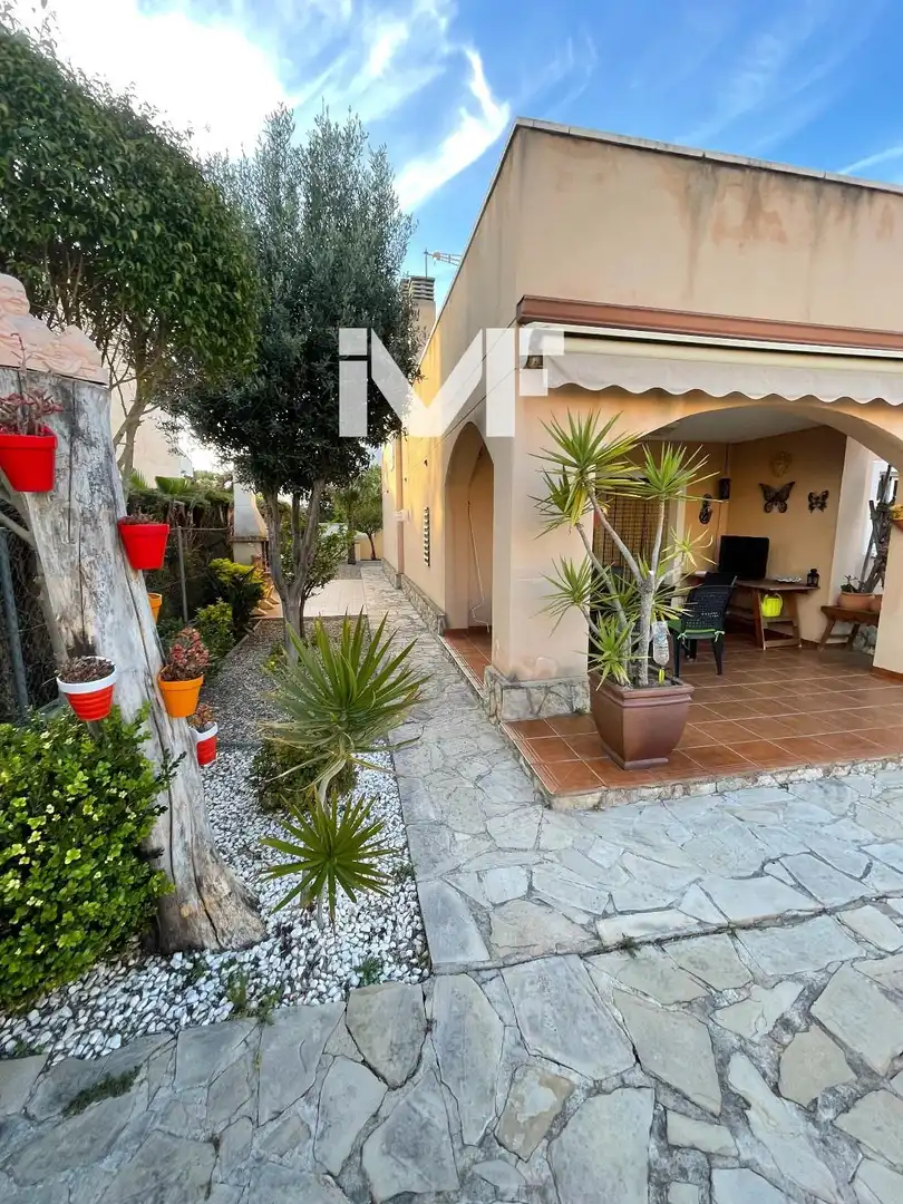 Außenansicht von Haus oder Chalet zum Verkauf in Mont-roig del Camp mit Klimaanlage und Schwimmbad